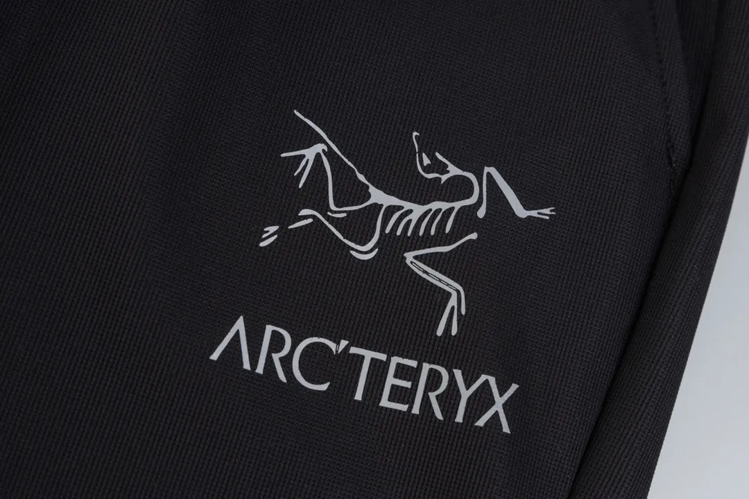 ARC'TERYX :Lightweight， ， ， ，Lightweight ， 、 、 、 、 ！ ！ Classic logo ！ 90% 10% , ， ， Breathable ， ，Quality ！ ！ logo ， ， ， ， ， ！ Versatile ！